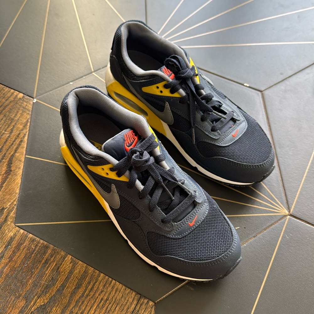 Nike Air Max 1 (navy blue, size 8.5 men’s)